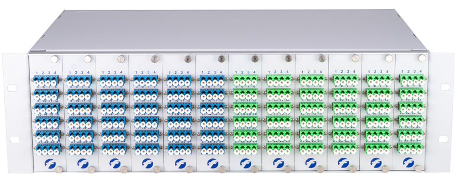 3HE Baugruppenträger, voll bestückt mit 7TE-Spleißmodulen