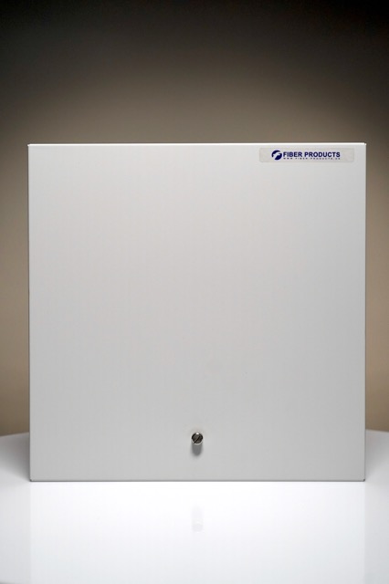 Meterbox Mieterbox Innenansicht mit LWL-Minispleißbox, LSA+ Aufnahmen und Keystone-Modulen für Ladengeschäfte und Büroetagen