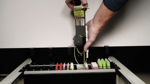 Qualitätssicherung Glasfasersysteme: Testing und Verifikation modularer Systeme