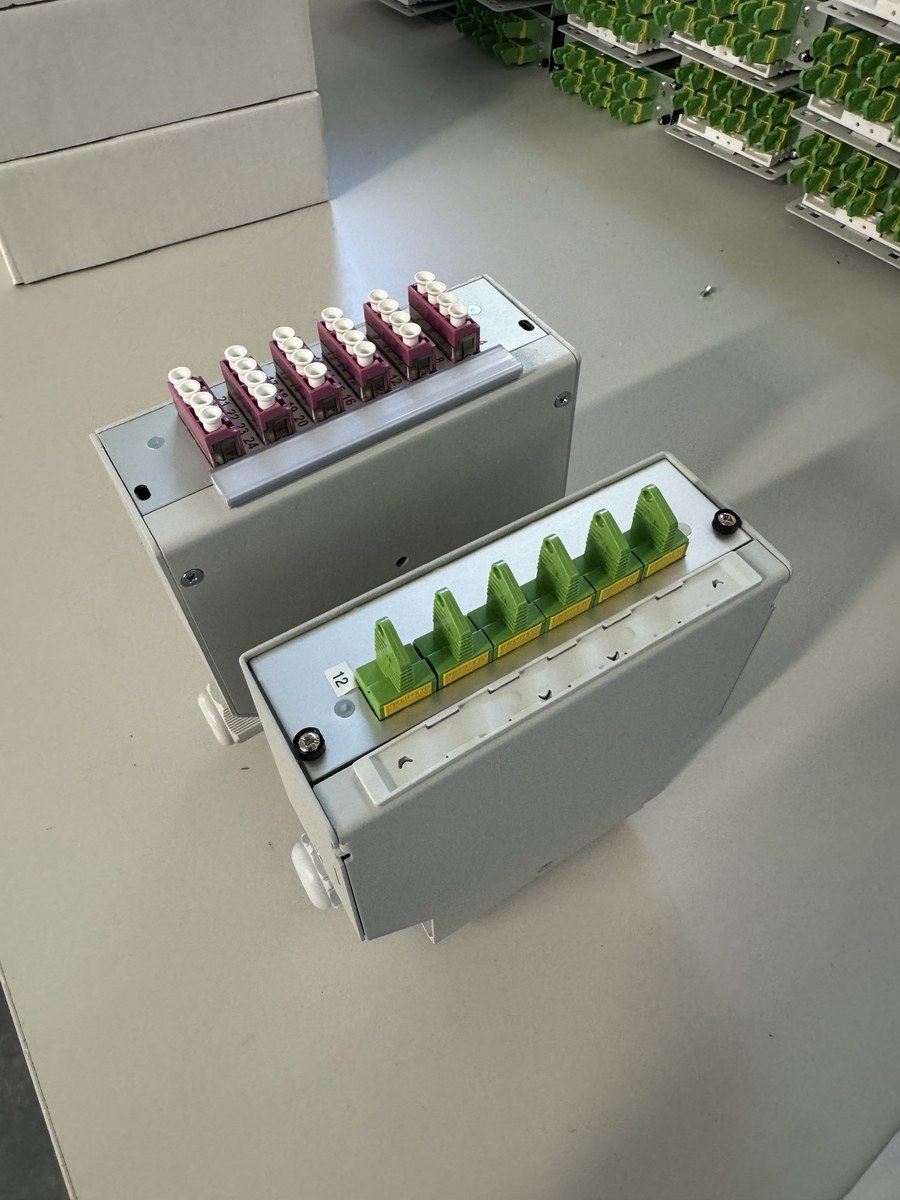 Glasfaser-Spleißboxen LC OM4 und SC/APC Serie