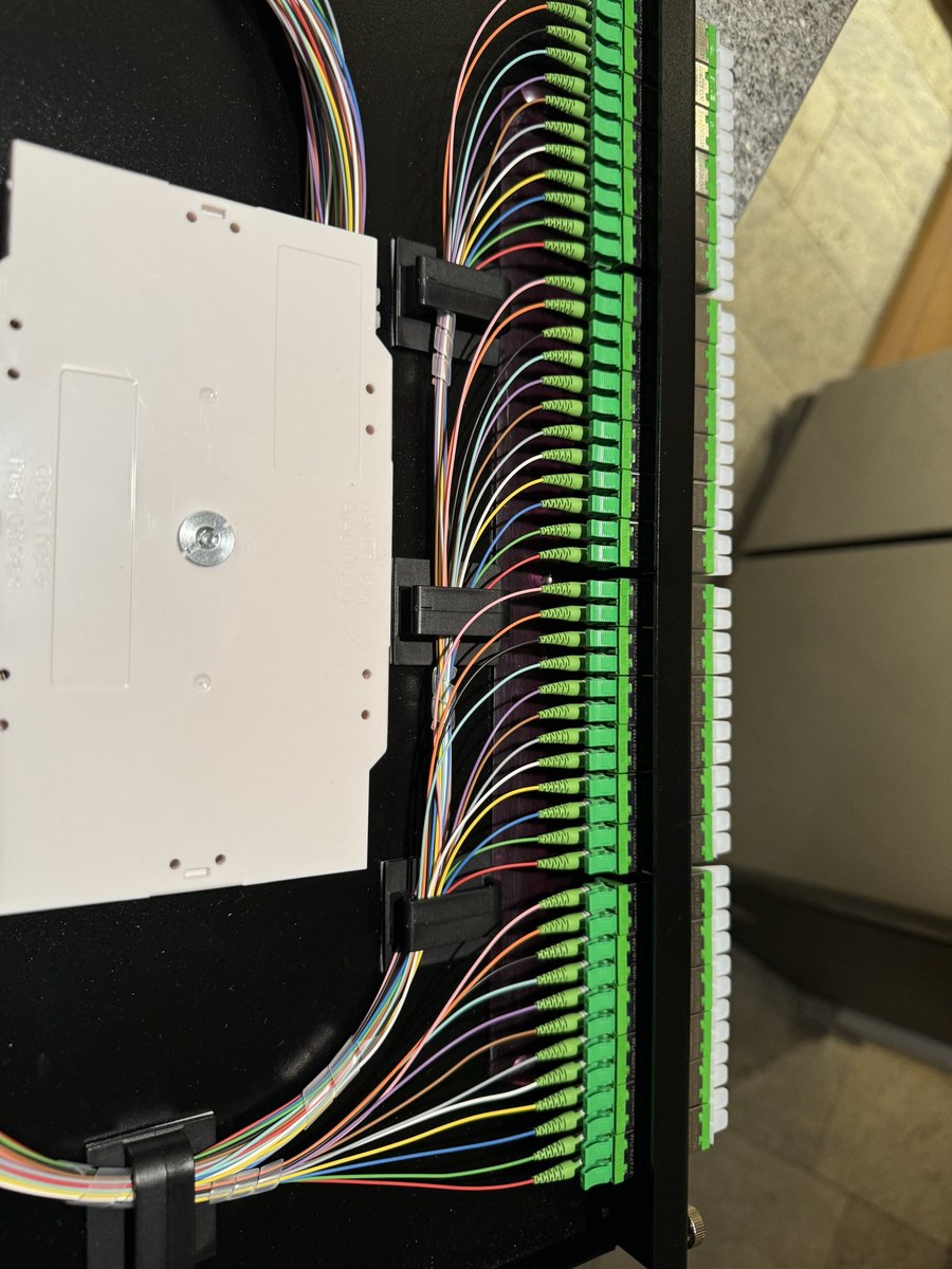 VarioConnect Hochdichte-Spleißbox bis 96 Fasern